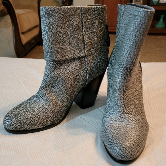 rag & bone Shoes - Rag & Bone Limited Edition Newbury Silver Gunmetal Metallic Ankle Bootie Size 8